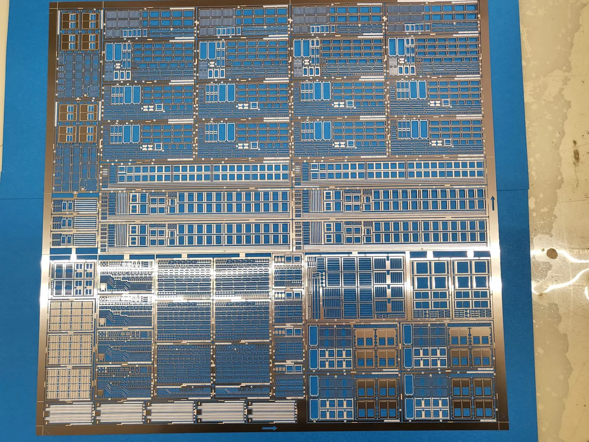 フォトエッチング加工事例: 鉄道模型用の精密部品（SUS304CSP・板厚0.1mm）