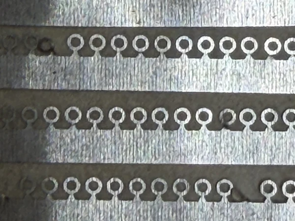 カテーテル用合金部品のエッチング加工｜約1mm・つなぎ設計